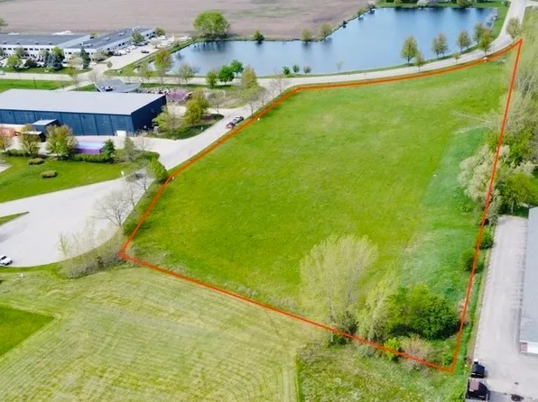 48-53 Ridgeview Dr, McHenry, IL 60050