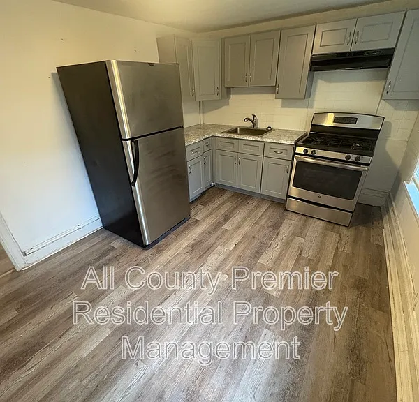 319 Hobart Ave #321B — Photo 3