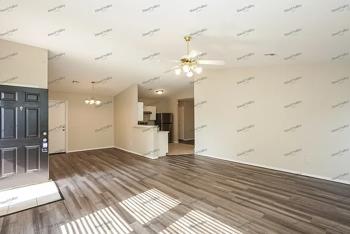 3 bed, 2.0 bath, 1436 sqft, $1,720 — Photo 3