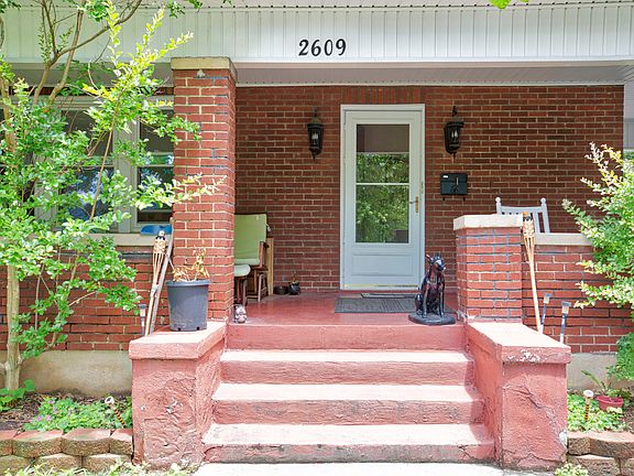 3rd image of 2609 Hillcrest Ave NW