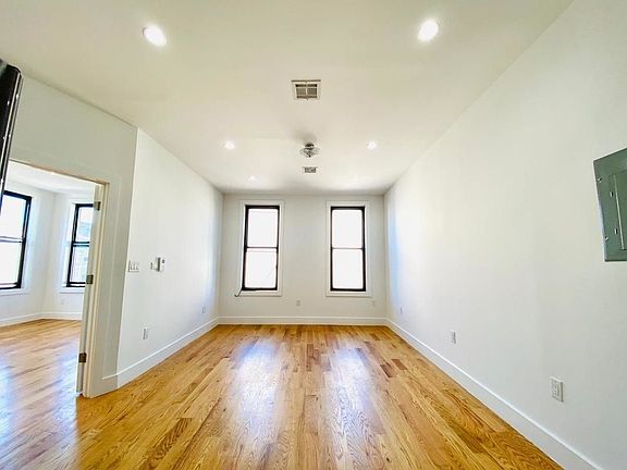 4th image of 363 Knickerbocker Ave #3R