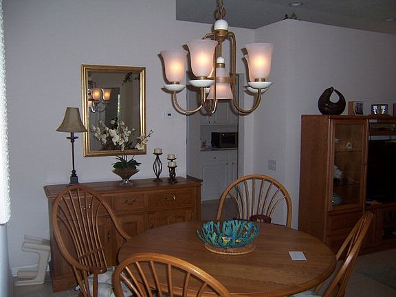 5th image of 28 Shinnecock Dr