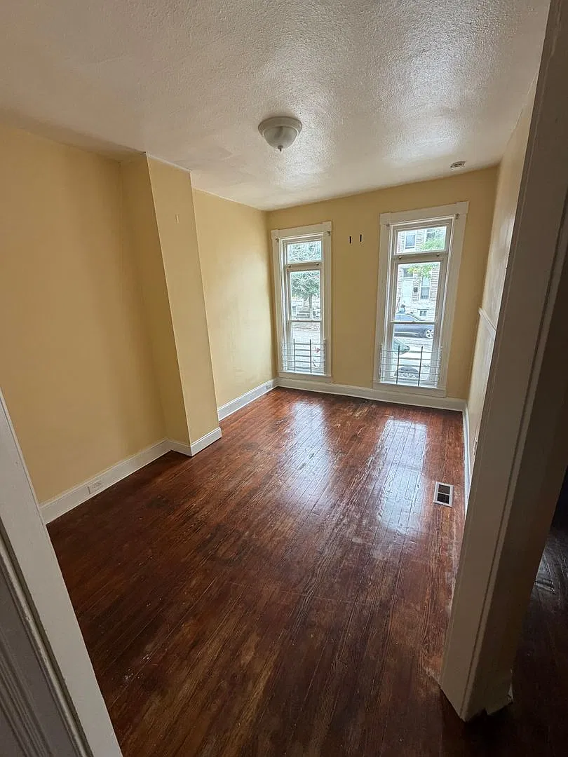 Now Leasing! Spacious 3-Bedroom Home Water Included! — Photo 2