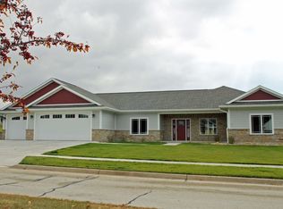 431 Schumacher Blvd, Denver, IA 50622