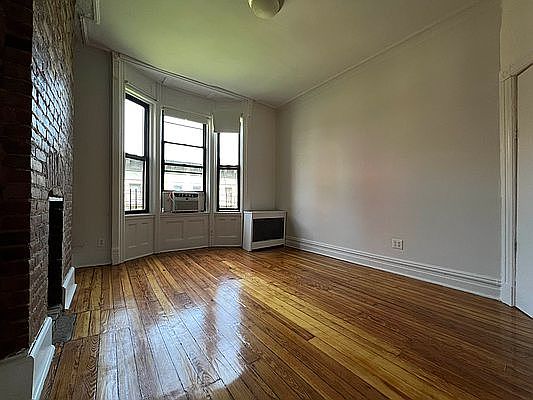 5th image of 204 W 80th St APT 5W