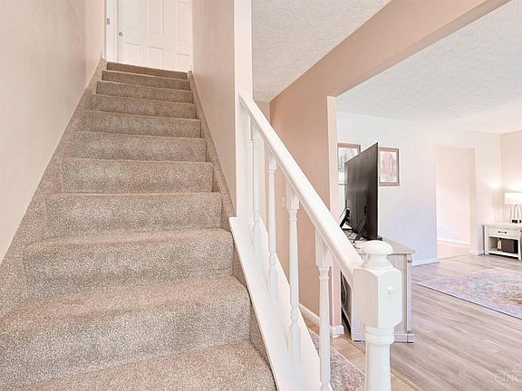 5th image of 256 Sebastian Ct