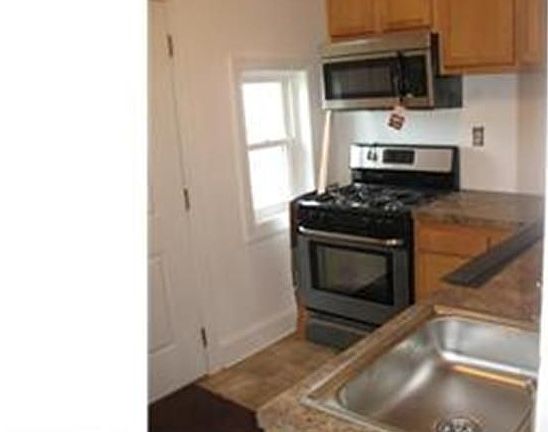 4th image of 801 Windsor St