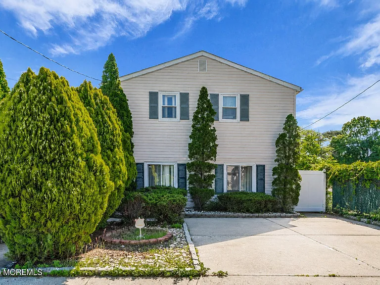 12 Jacobson St — Photo 1