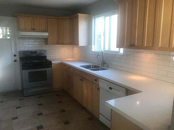 4th image of 1336 Park Ave
