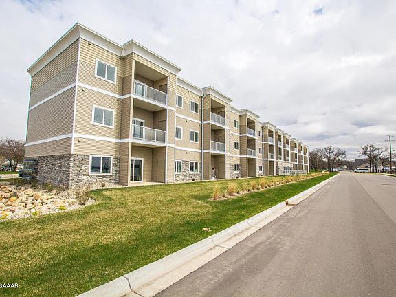 5th image of 279 Minnesota Ave W APT 204