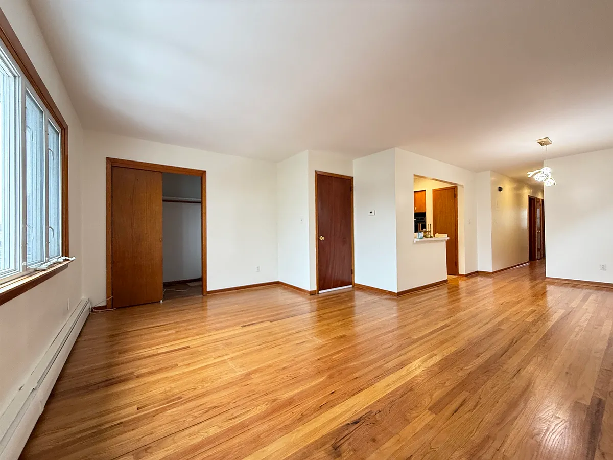 Building Photo - 180 W 3rd St #2