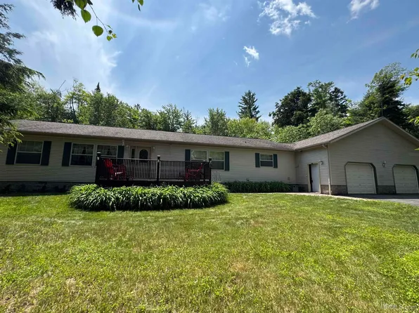 135 Pinton Ln, Marquette, MI 49855