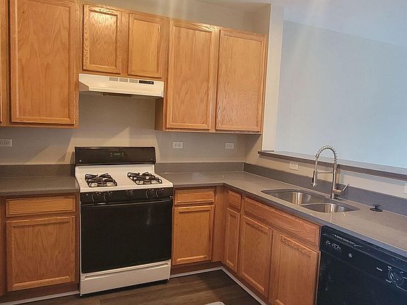 3rd image of 718 Woodewind Dr Unit 718