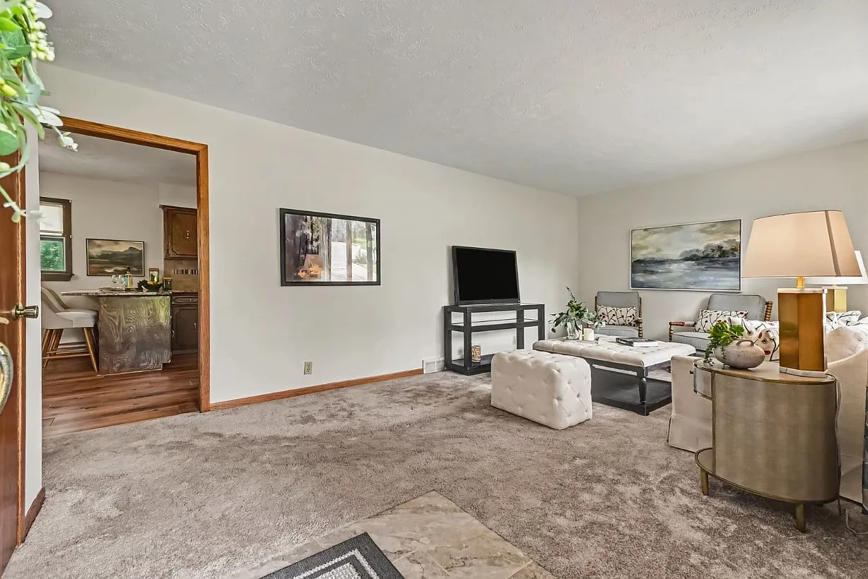 3 bed, 2037 sqft, $2,500 — Photo 2