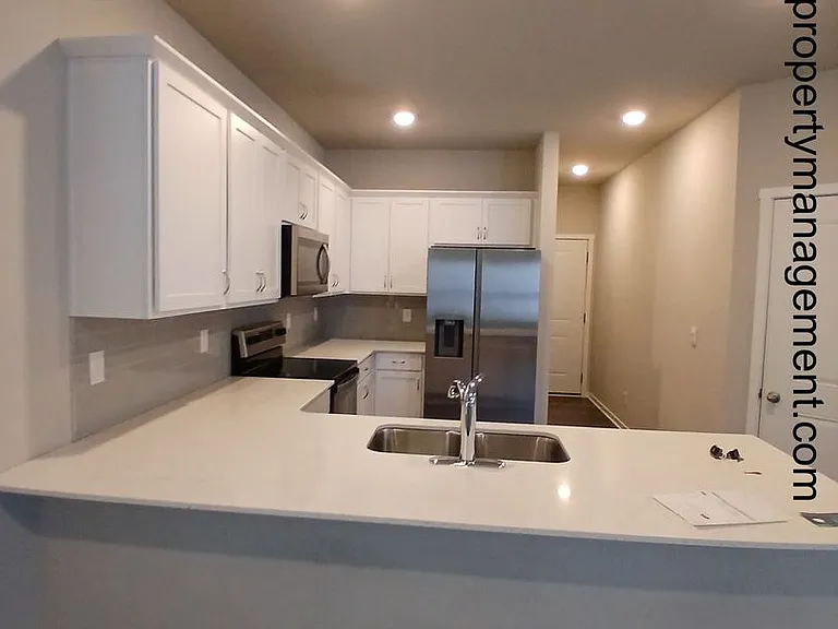 2404 SW Plaza Pkwy — Photo 7