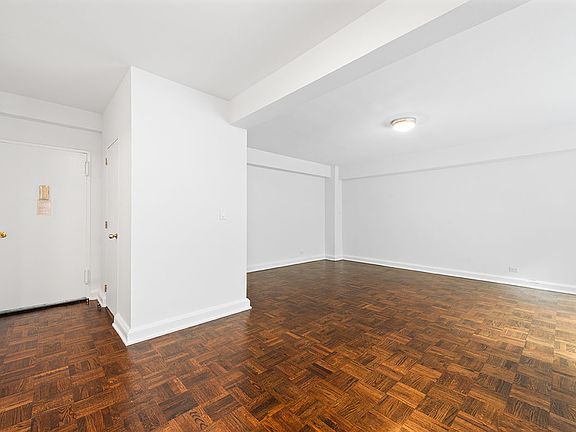 4th image of 136 E 55th St APT 5Q