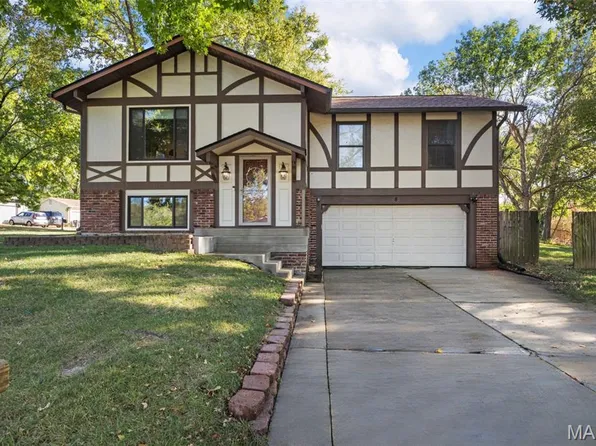 8 Cedarwood Ct, Saint Peters, MO 63376