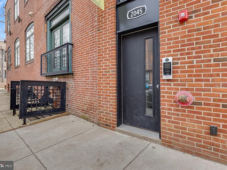 2045 Trenton Ave — Photo 21