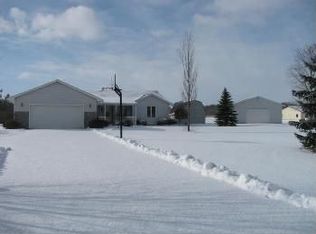 6140 E Crescent Ct, Churubusco, IN 46723