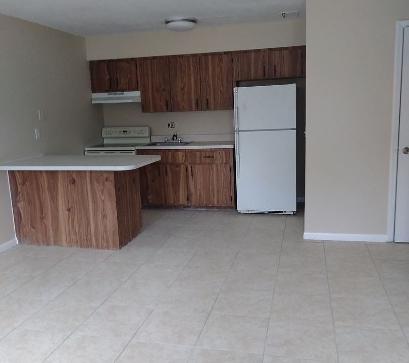 1st image of 2900 SE 50th Ct APT A