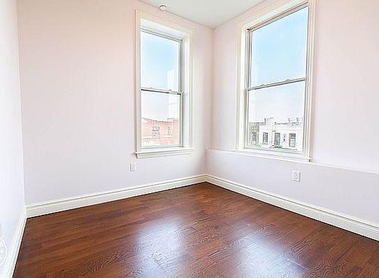 3rd image of 236 Meserole St #2G