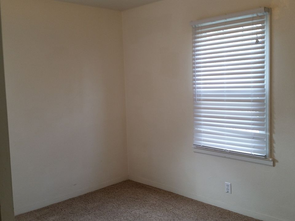 2nd image of 5717 N Lincoln St
