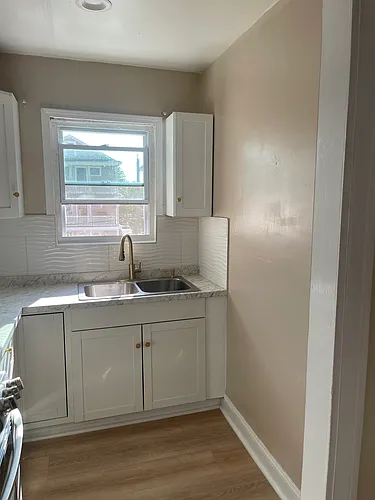 30 Pekin St Photo 1