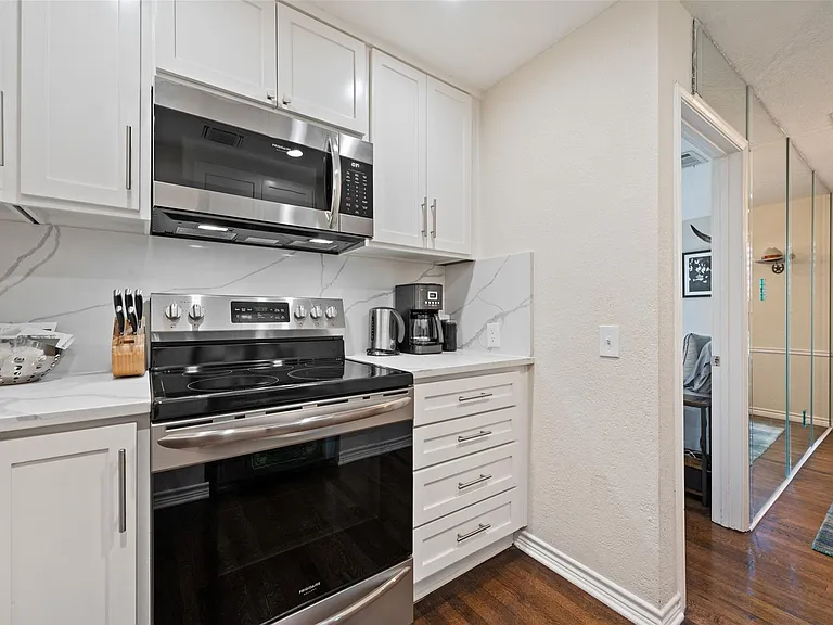 1500 Woodlawn Blvd #304 — Photo 10