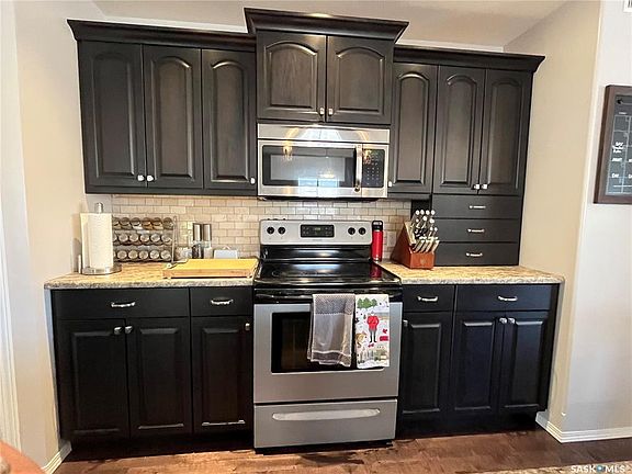 5th image of 424 3rd AVENUE W