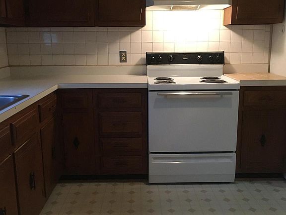 4th image of 547 Willis St