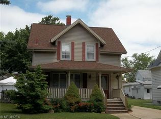 219 7th St, Fairport Harbor, OH 44077