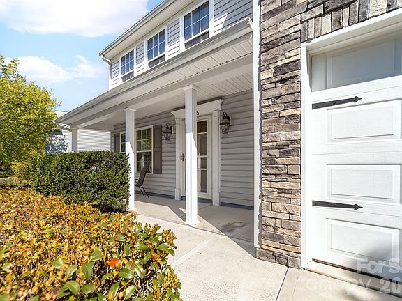 3rd image of 1015 Sparrow Valley Way #121
