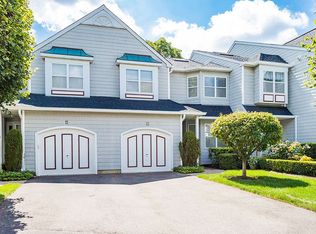 12 Parkridge Ct, Huntington, NY 11743