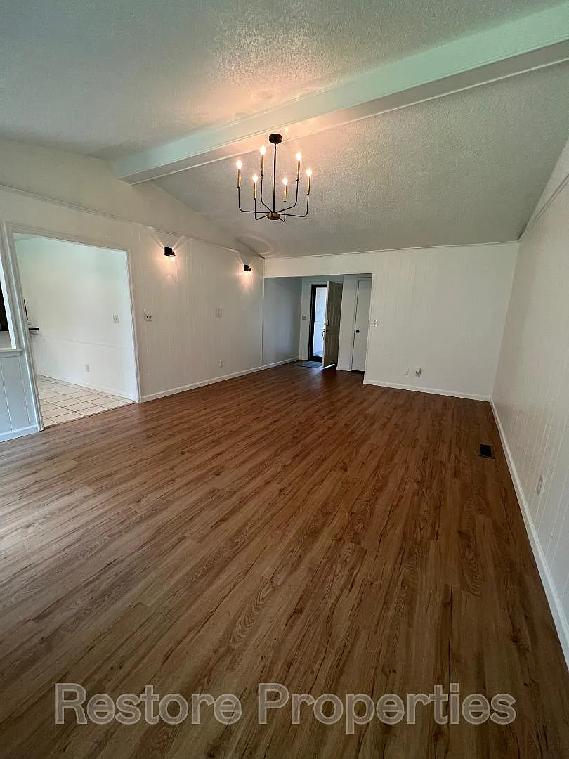 3105 E Louisville St — Photo 4
