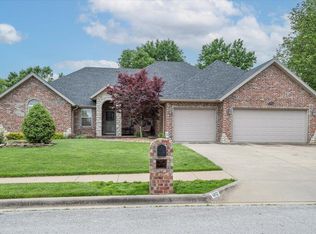 1012 W Denali Dr, Nixa, MO 65714