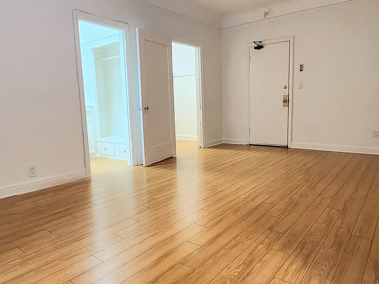 Serrano Club Apartments — Photo 4