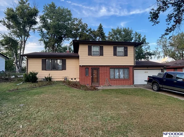 9612 Binney St, Omaha, NE 68134