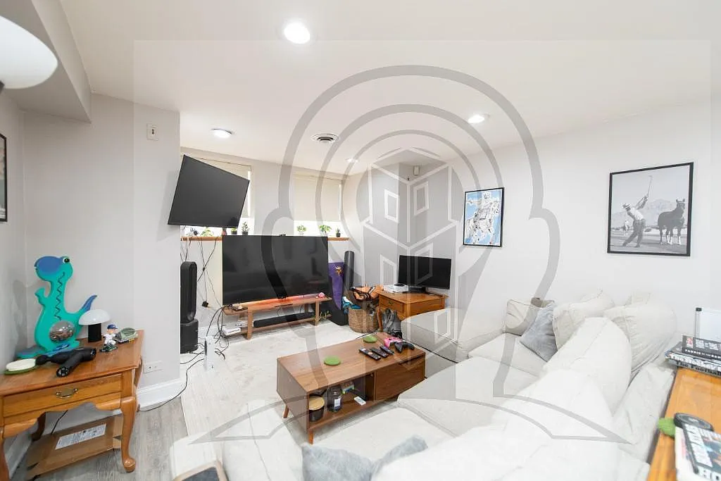 3 bed, 2.0 bath, $4,000 — Photo 3