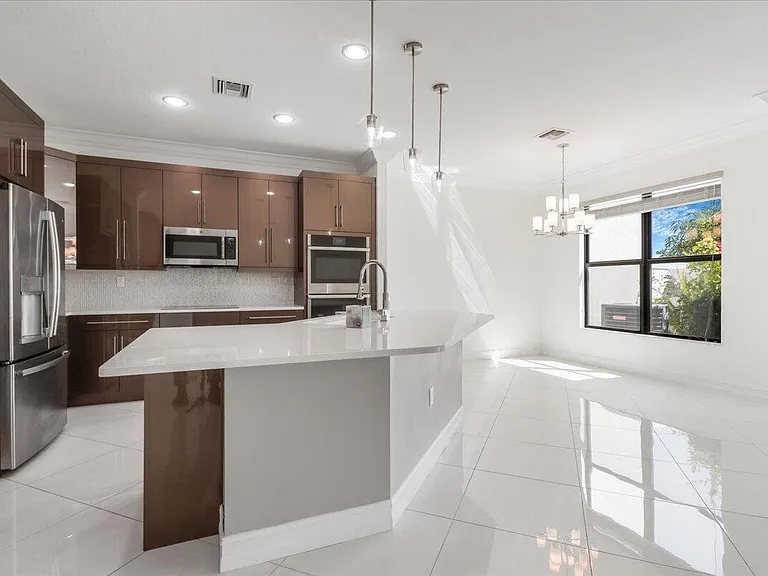 10098 Akenside Dr — Photo 4