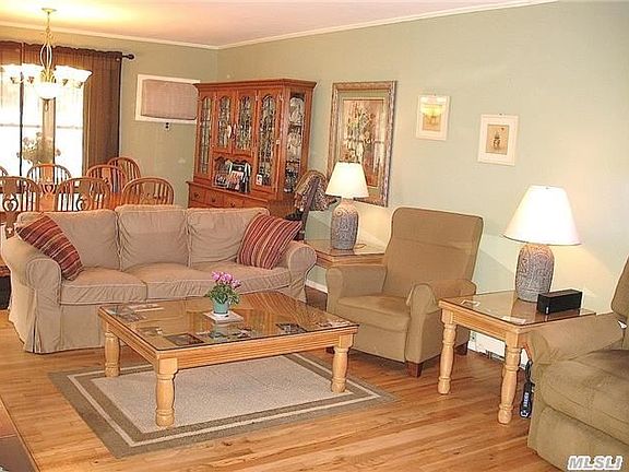 3rd image of 10 Gail Dr