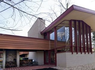 E South St, Worthington, OH 43085
