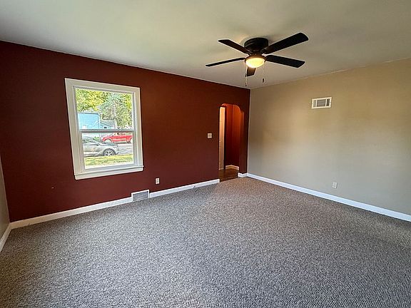 4th image of 300 S 5th St