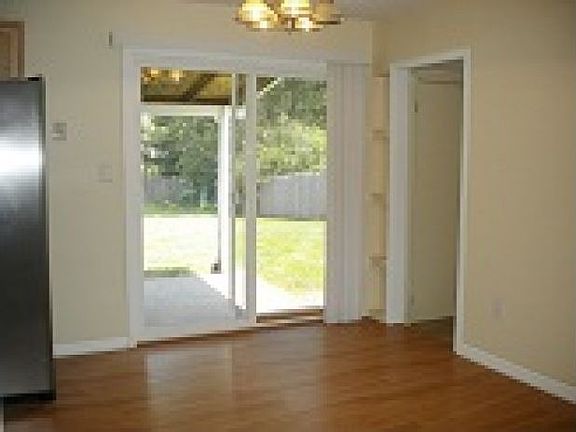 3rd image of 121 Chadborne Ct
