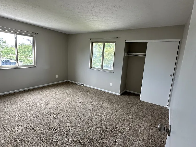 4893 Nugent Dr — Photo 15