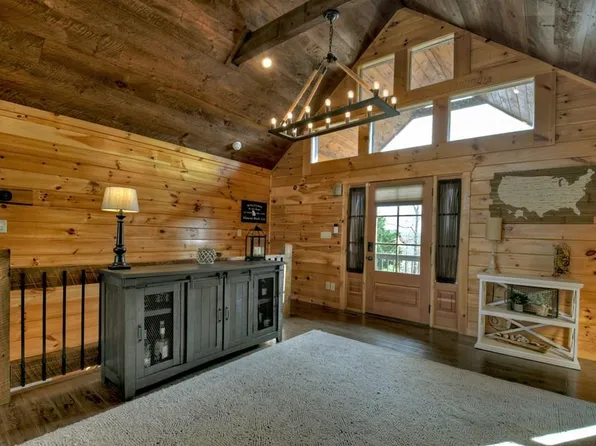 32 Kensington Dr, Mineral Bluff, GA 30559