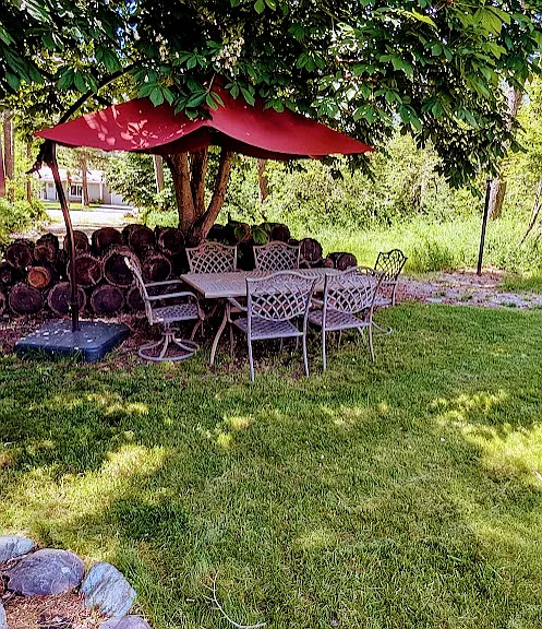Side yard toward front driveway.