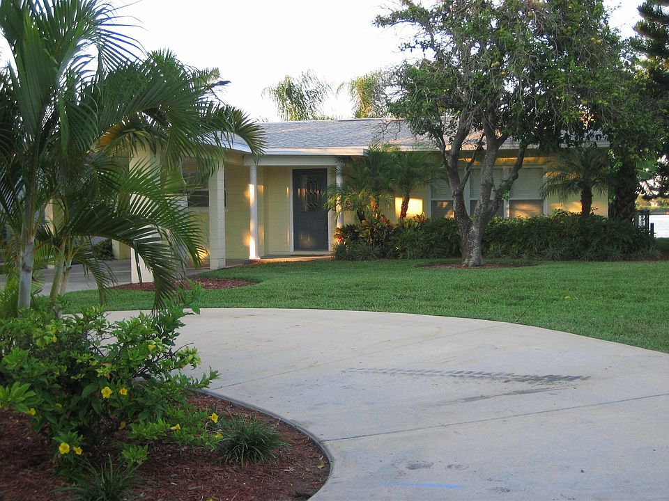 Front of house with circular drive