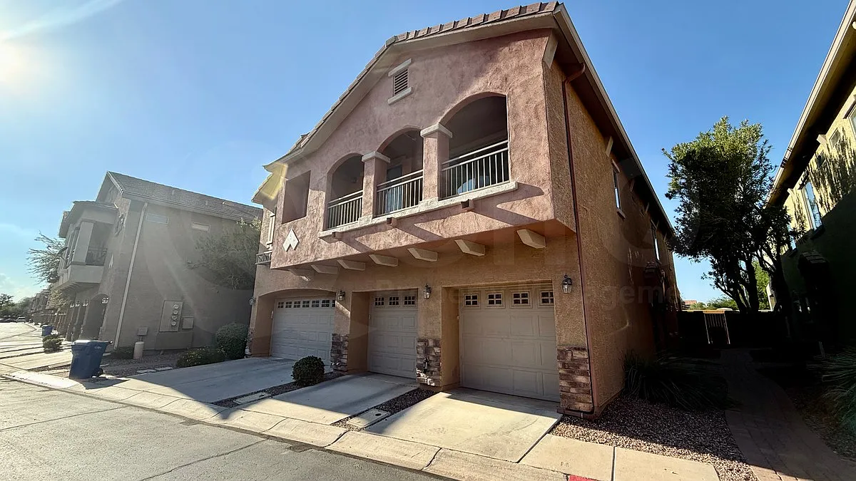 2 bed, 2.5 bath, 1086 sqft, $1,625 — Photo 2