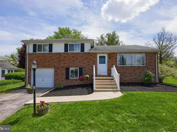 675 New School Ln, Dallastown, PA 17313