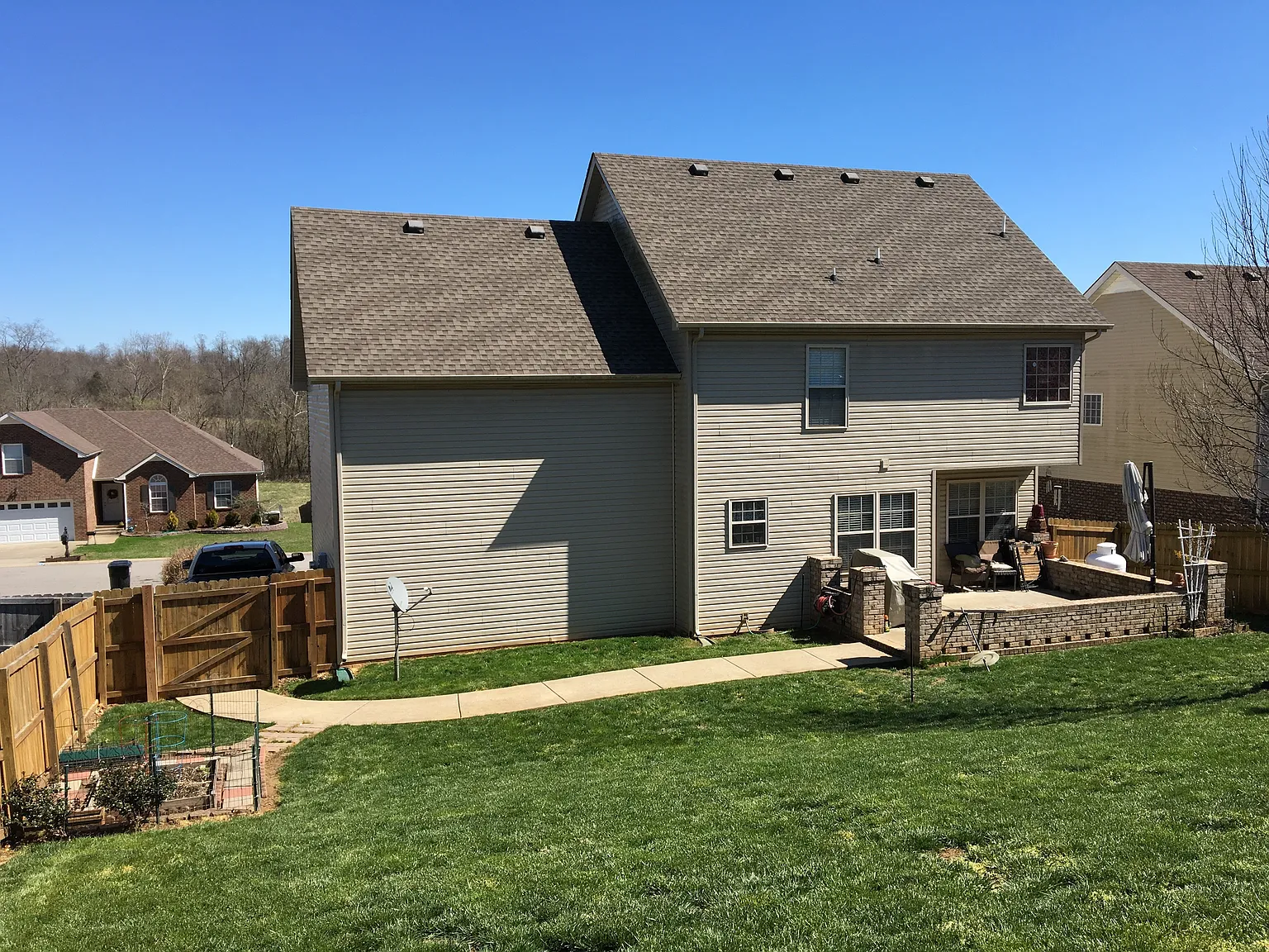 3 bed, 3.5 bath, 1917 sqft, $2,000 — Photo 2